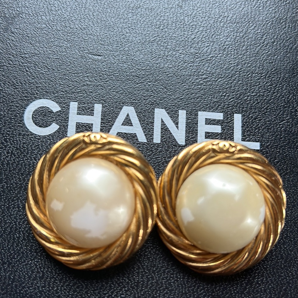 Vintage Chanel Clips(Authentic) - Picture 6 of 9